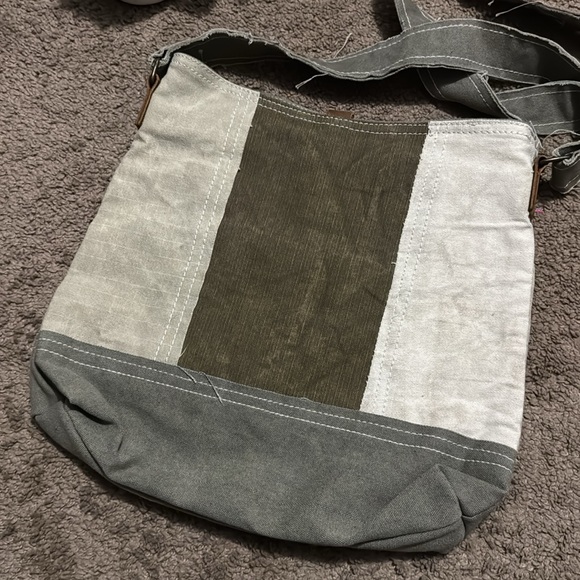 NWT-Shabby Chic Cloth Exterior Patchwork Crossbody Bag-Tan/Olive-Brown Trim - Picture 12 of 16